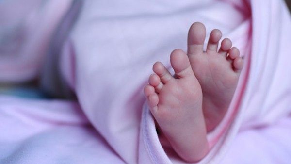 अपने 1 सप्ताह के बच्चे को ढाई लाख में बेचकर घर लौट रही थी महिला, रास्ते में हुआ ऐसा हादसा कि...