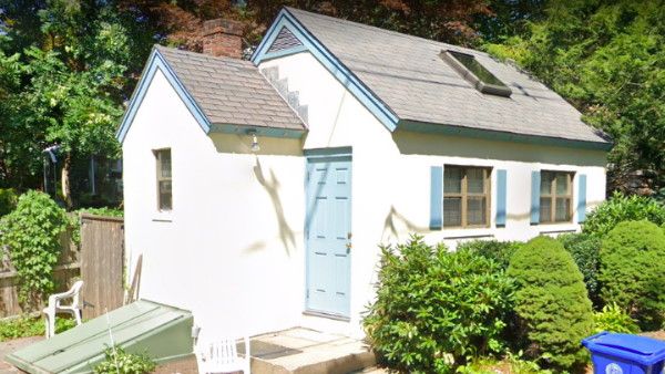 आपके अंदाजे से भी महंगा है ये छोटा सा घर, 250 वर्ग फीट में बने इस TINY HOUSE की कीमत कर देगी हैरान