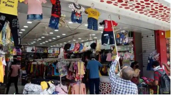 मात्र 1 रुपए में इस दुकान से खरीदें स्टाइलिश कपड़े, लेकिन कपड़े खरीदने के लिए ये है पहली शर्त