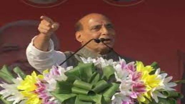 यूपी विधानसभा चुनाव: जौनपुर में सपा-बसपा पर बरसे राजनाथ सिंह, बोले- यूपी को 'बुआ-बबुआ' नहीं 'बाबा' चाहिए