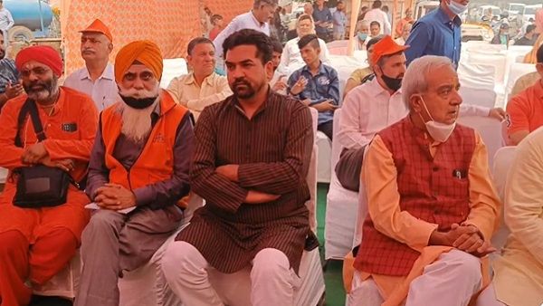 गुरुग्राम में खुले में नमाज के विरोध में गोवर्धन पूजा का हुआ आयोजन, BJP नेता कपिल मिश्रा हुए शामिल