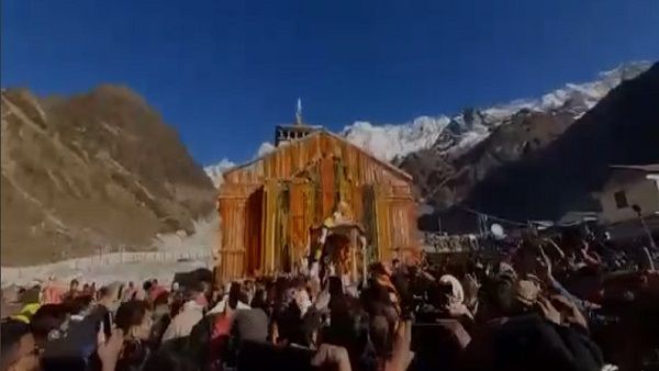 शीतकाल के लिए बंद हुए केदारनाथ धाम के कपाट, रिकॉर्ड श्रद्धालुओं ने किए दर्शन