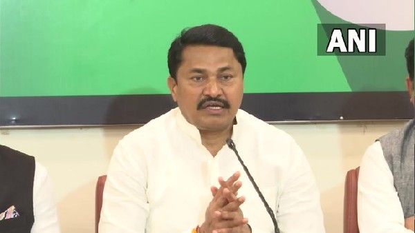 Maharashtra: नवाब मलिक और देवेंद्र फडणवीस के विवाद में कूदी कांग्रेस, सीएम उद्धव से की जांच की मांग