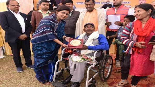 जरूरतें पूरी होने पर खिले दिव्यांगों के चेहरे, स्वाति सिंह बोलीं- यह हमारे लिए सेवाभाव है, वोट का जरिया नहीं