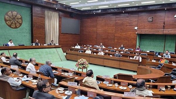 सर्वदलीय बैठक में नहीं पहुंचे पीएम मोदी, 31 पार्टियों को नेता हुए शामिल