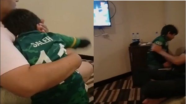 सेमीफाइनल में पाकिस्तान की हार होते ही दहाड़ें मार-मारकर रोया ये बच्चा, तोड़ने जा रहा था टीवी