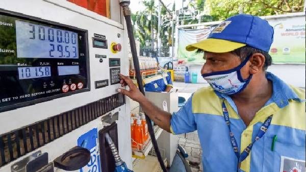 'इससे महंगा उपहार और क्या होगा', इंडियन ऑयल के e-Fuel गिफ्ट वाउचर पर लोगों ने लिए मजे