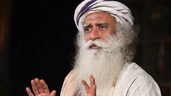 सद्गुरु ने दिवाली पर पटाखों के बैन का किया विरोध, वायु प्रदूषण की चिंता करने वालों को दी सीख