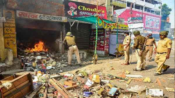 क्या महाराष्ट्र में उद्धव सरकार का असली संकट शुरू है ? शिवसेना के लिए आगे कुआं-पीछे खाई!
