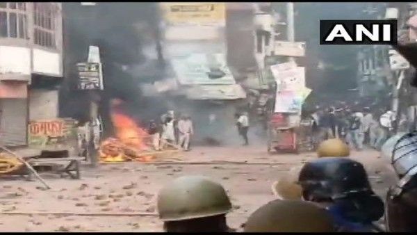 दिल्ली दंगे: अदालत ने हत्या को बताया सोची समझी साजिश, कहा- गवाह ने नाले के पीछे छुपकर देखी पूरी घटना