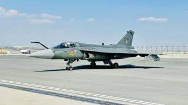 सरकार ने संसद में बताई स्वदेशी एलसीए तेजस लड़ाकू विमान की कीमत, फ्रांस से मंगाए रफाल से बेहद सस्ता