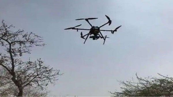 एलओसी पर एक बार फिर दिखा पाकिस्तानी ड्रोन, सेना की फायरिंग के बाद वापस लौटा