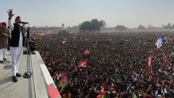 300 यूनिट फ्री बिजली के बाद अखिलेश की समाजवादी पेंशन योजना साबित हो सकती है गेमचेंजर ?