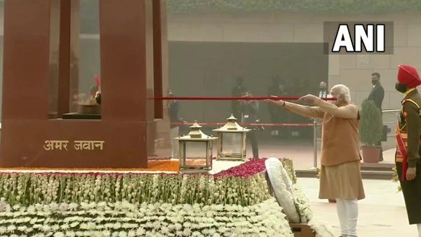 Vijay Diwas: विजय दिवस पर बोले PM मोदी- महान वीरों के बलिदान को याद करता हूं