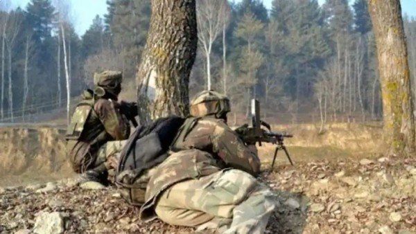 जम्मू कश्मीर: कुलगाम में 2 आतंकवादी ढेर, सर्च ऑपरेशन जारी