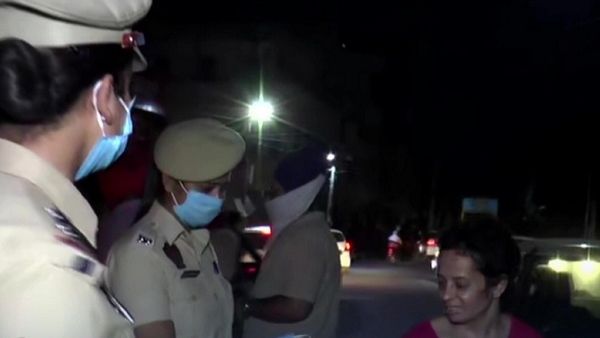 Omicron Coronavirus: गुजरात के अब इन 8 शहरों में रात्रि-कर्फ्यू, 24 घंटे में 48 नए मरीज मिले