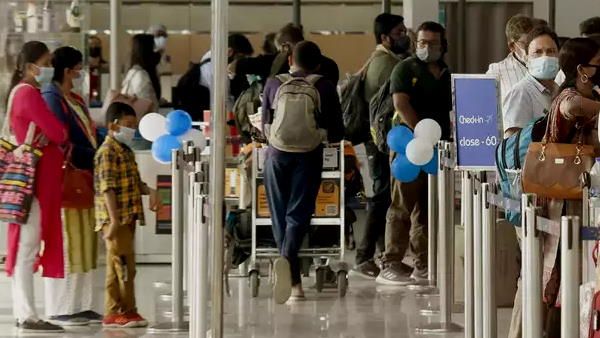 Omicron के खतरे के बीच विदेश से दिल्‍ली आए 4 यात्री कोरोना पॉजिटिव निकले