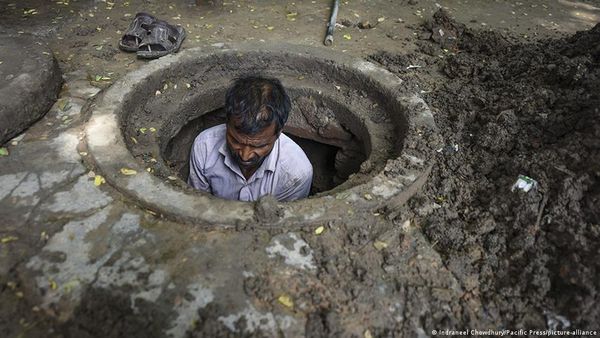 भारत में 58,000 मैला ढोने वाले, 97 प्रतिशत दलित