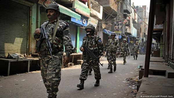 सर्वे: हिंदू-मुस्लिम के बीच सोशल मीडिया भड़का रहा आग