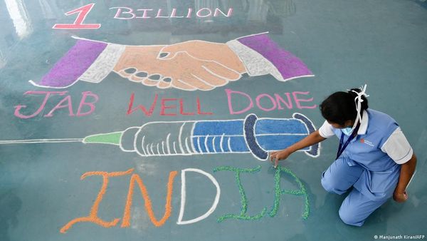 वैक्सीन बनाकर फंस गया है भारत, निर्यात नहीं हो पा रहा