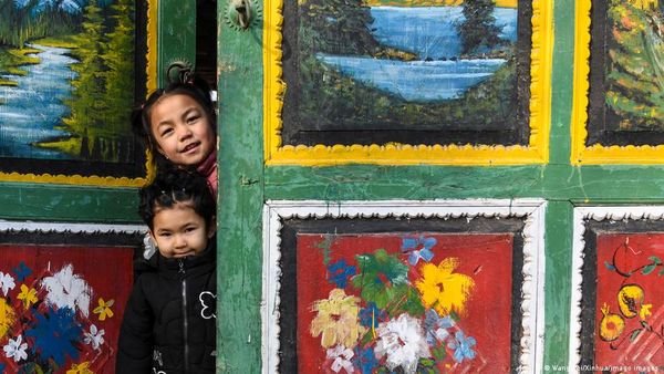 चीन में बच्चे पैदा करने वालों को 25 लाख का कर्ज देंगे बैंक