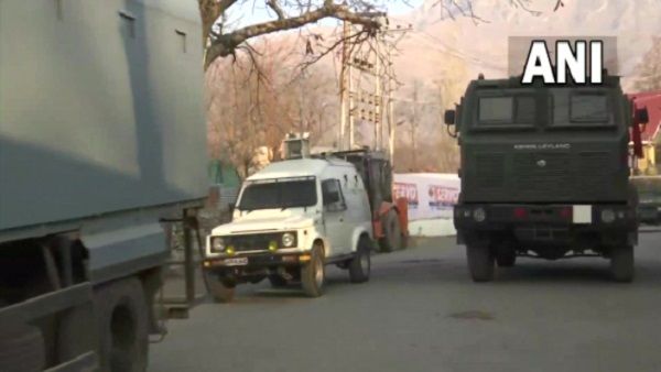 जम्मू-कश्मीर: श्रीनगर में सुरक्षाबलों और आतंकियों के बीच मुठभेड़, मारा गया 1 अज्ञात आतंकी