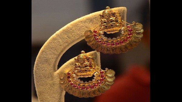 Gold Rate 2022: सोने में करना चाहते हैं निवेश तो जानिए साल 2022 में सोना देगा प्रॉफिट या होगा नुकसान