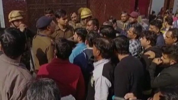 हरियाणा: चर्च में जबरन घुसने लगे दक्षिणपंथी, पुलिस ने की भीड़ काबू, हंगामा