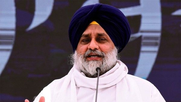 पंजाब: योजनओं को लेकर AAP सरकार पर बरसे 'बादल', कांग्रेस पर भी लगाए बड़े आरोप