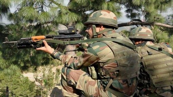 जम्मू-कश्मीर के पुलवामा में आतंकियों ने एक पुलिसकर्मी को मारी गोली, अस्पताल में भर्ती