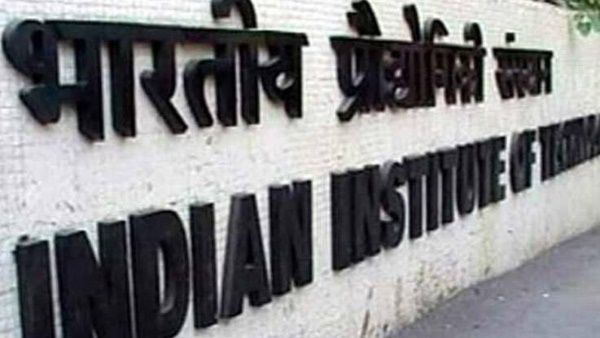 CAG की रिपोर्ट में 8 IIT को लेकर चौंकाने वाले खुलासे, वित्तीय प्रबंधन समेत कई खामियां आईं सामने