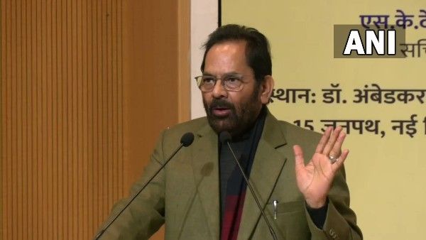शादी की उम्रसीमा का विरोध कर रहे लोगों पर नकवी का पलटवार, कहा- हिंदुस्तान में नहीं चलेगी तालिबानी सोच
