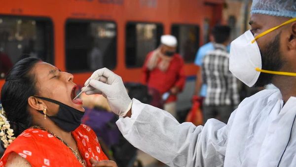 महाराष्ट्र हेल्थ डिपार्टमेंट ने दी चेतावनी, राज्य में जनवरी में आ सकती है ओमिक्रॉन लहर