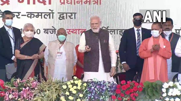 PM मोदी ने गोरखपुर में AIIMS, खाद कारखाना और मेडिकल रिसर्च सेंटर किया लोकार्पण, अखिलेश पर साधा निशाना
