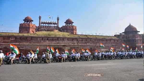 अंतिम मुगल बादशाह की कानूनी वारिस से दिल्ली HC क्या बोला ? लाल किले पर पैतृक हक जताया था