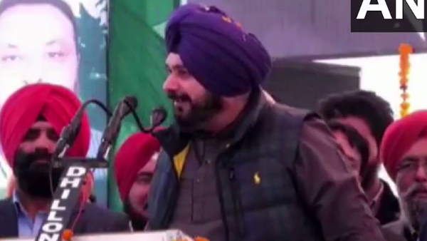 नवजोत सिद्धू बोले- मेरे लिए दरवाजे बंद करने वाले अमरिंदर सिंह आज मोदी के तलवे चाट रहे
