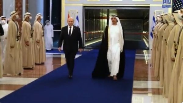 इजरायली प्रधानमंत्री का पहली बार UAE दौरा, क्या मुस्लिम देशों के लिए 'अछूत' नहीं रहा इजरायल?