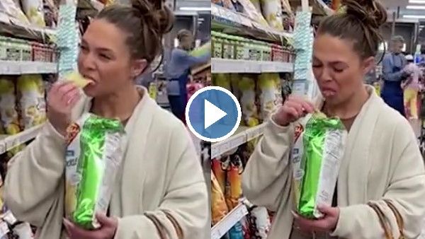 शर्मनाक! खाने-पीने के सामान में थूक लगा रही थी महिला, Video देख आप भी कहेंगे- अरेस्ट करो इसे