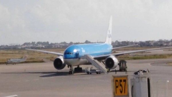 ओमिकॉन: कैसे पूरे यूरोप में कोरोना के नए वेरिएंट का विस्फोट कर सकती हैं ये दो उड़ानें, जानें