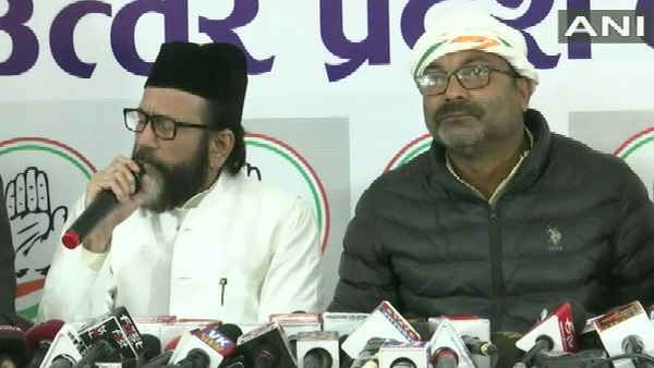 हिंदुओं पर निशाना साधने के बाद मौलाना तौकीर रजा खान ने बाटला हाउस के आतंकियों को बताया 'शहीद'