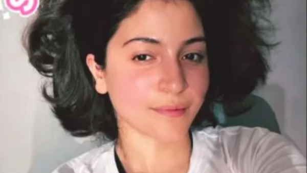 अनुष्‍का शर्मा ने शेयर की पोस्ट वर्क आउट सेल्‍फी, देखें 'Sweaty Selfie'