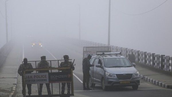 कश्मीर: गांदरबल में सेना ने तीन संदिग्धों को दबोचा, चीनी ग्रेनेड और पिस्तौल बरामद