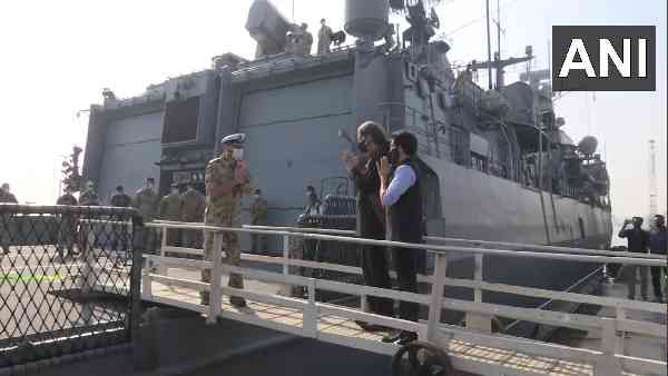 Bayern F217:जर्मनी के जंगी जहाज ने मुंबई में डाला डेरा, जानिए क्या चीन के लिए है चेतावनी ? देखिए Video