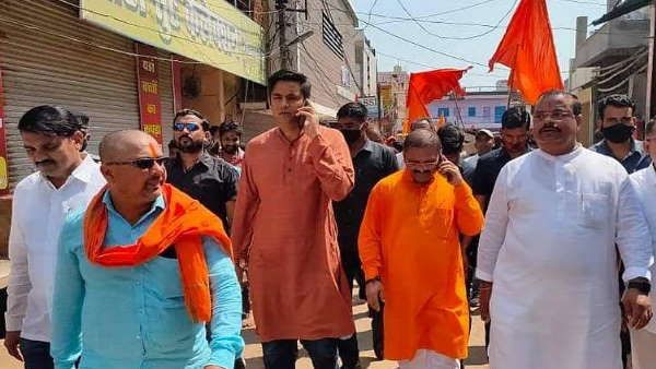 पुलिस जुटा रही है जानकारी , पूर्व सीएम के पुत्र अभिषेक सिंह और सांसद संतोष पांडेय के पास कितनी है संपत्ति?