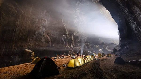 लकड़ियों की खोज में निकले किसान को मिली 'रहस्यमयी' गुफा, अंदर थी एक अलग ही दुनिया