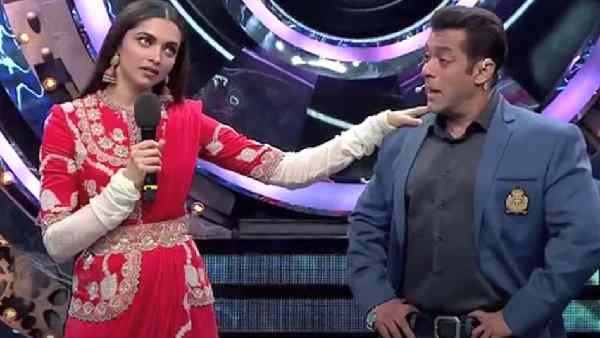 Bigg Boss 15: जब दीपिका ने कहा- 'ये भी बता दूं कि आप ग्लैक्सी में किसके साथ थे?' शर्म से लाल हुए सलमान