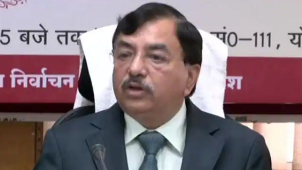 यूपी में आचार संहिता के उल्लंघन को लेकर चुनाव आयोग की कार्रवाई, 3 डीएम और 2 एसपी बदले गए