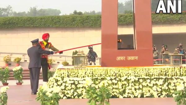 नेशनल वॉर मेमोरियल की मशाल में विलीन हुई इंडिया गेट की 'अमर जवान ज्योति'