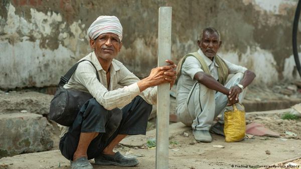लॉकडाउन में अमीरों की आय घटने से भारत में असमानता घटीः रिपोर्ट