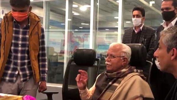 गुड़गांव में अचानक निगम ऑफिस आ पहुंचे CM, सवालों पर कर्मियों की फूली सांसें